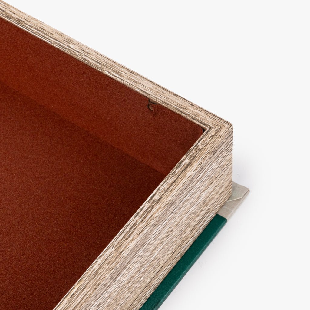 Caixa Livro Amarela VILLAGE - Gato Preto