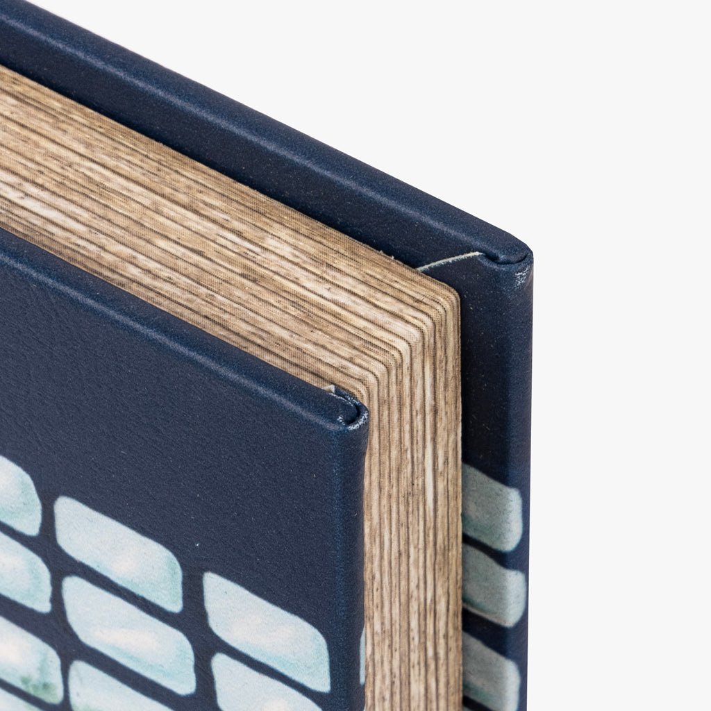 Caixa Livro Azul KIOSK - Gato Preto