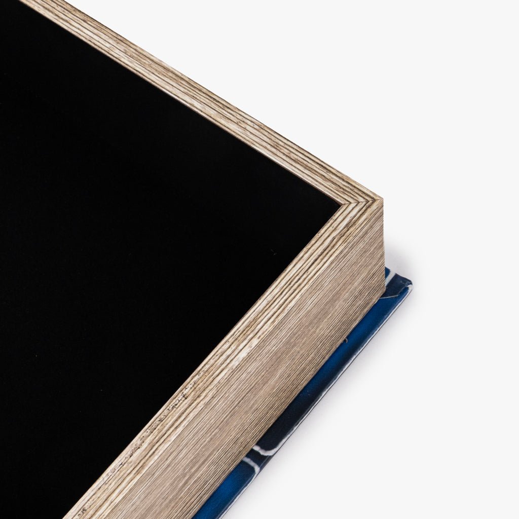 Caixa Livro Azul KIOSK - Gato Preto