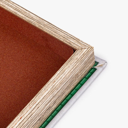 Caixa Livro Verde VILLAGE - Gato Preto