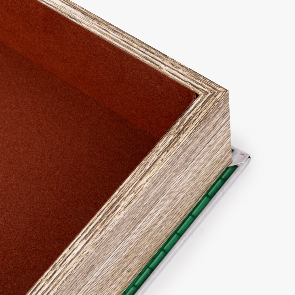 Caixa Livro Verde VILLAGE - Gato Preto