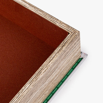 Caixa Livro Verde VILLAGE - Gato Preto