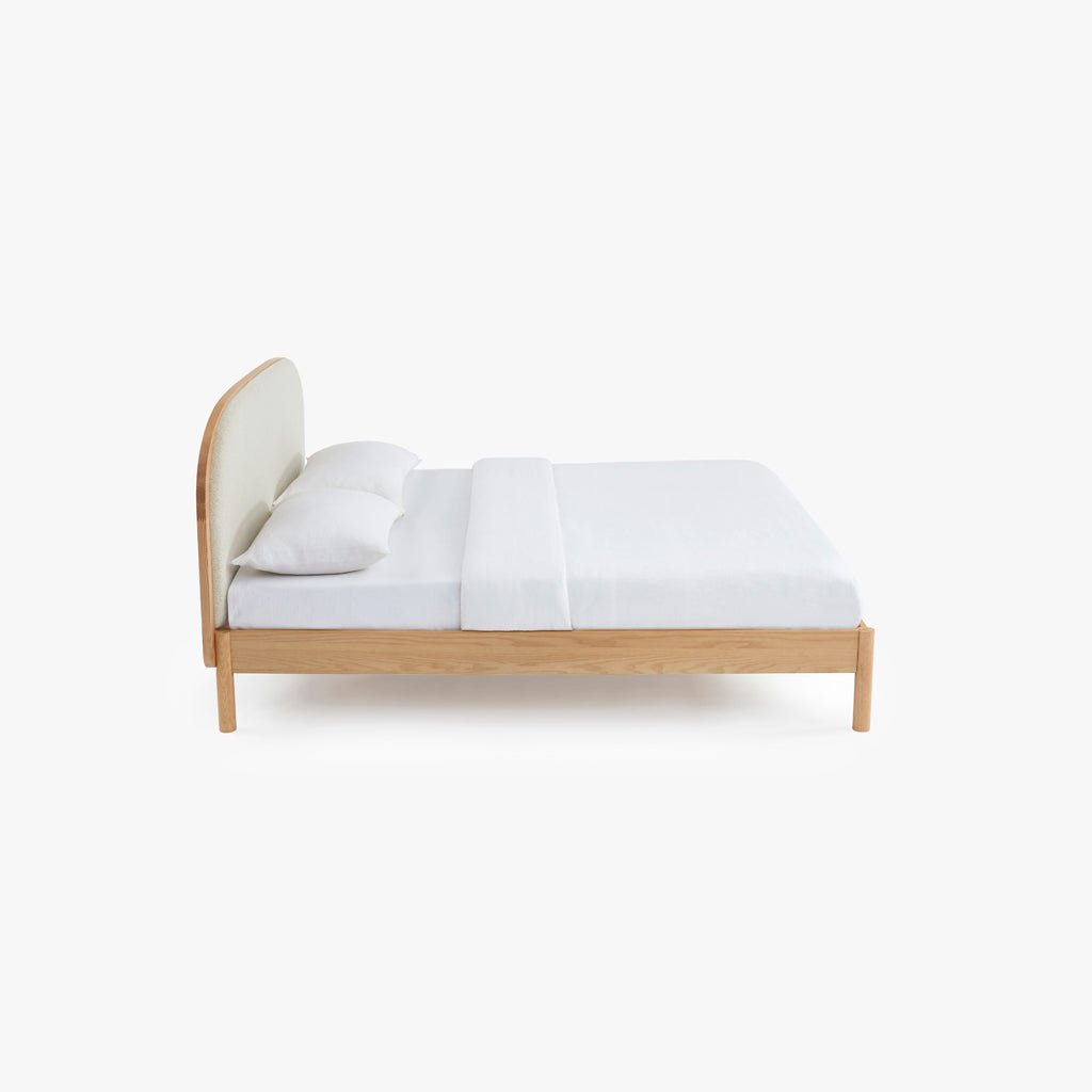 Cama com Cabeceira Estofada TUNES - Gato Preto