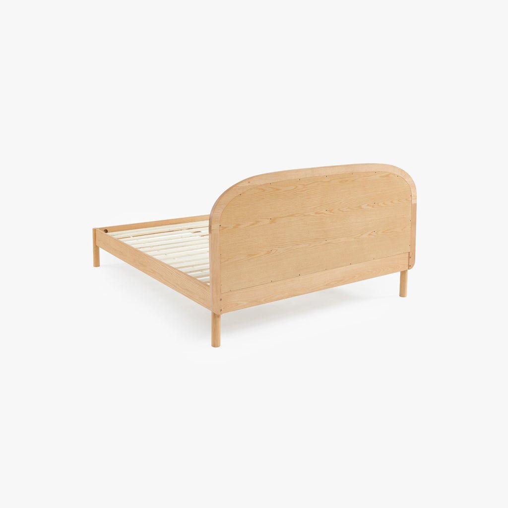 Cama com Cabeceira Estofada TUNES - Gato Preto