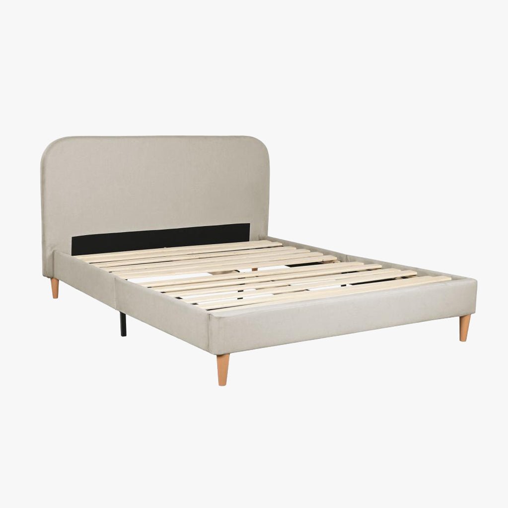 Cama Tecido com Cabeceira Arredondada e Pés de Madeira Bege SERENA - Gato Preto
