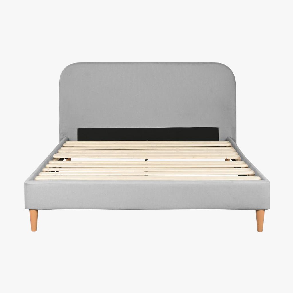 Cama Tecido com Cabeceira Arredondada e Pés de Madeira Cinza SERENA - Gato Preto