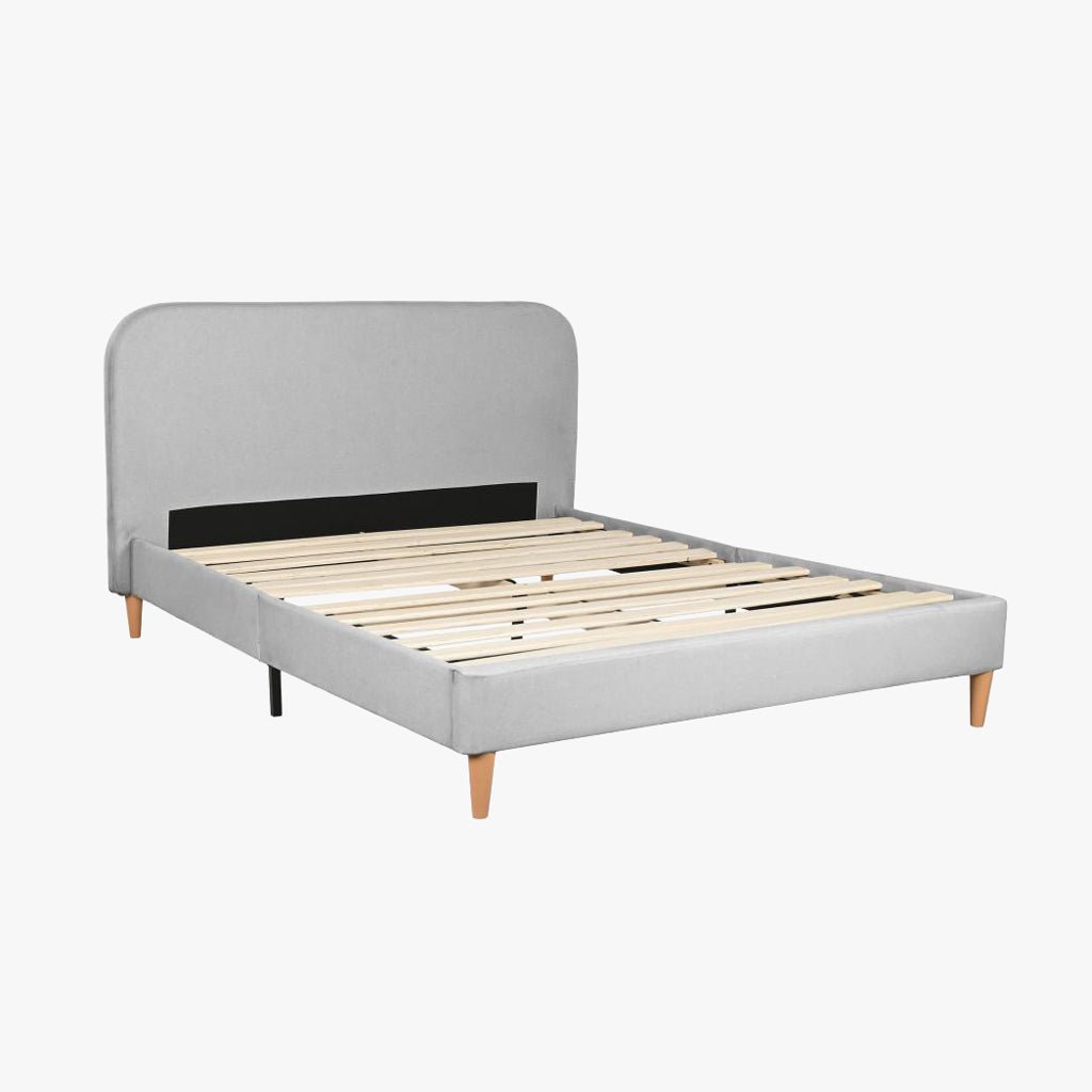 Cama Tecido com Cabeceira Arredondada e Pés de Madeira Cinza SERENA - Gato Preto