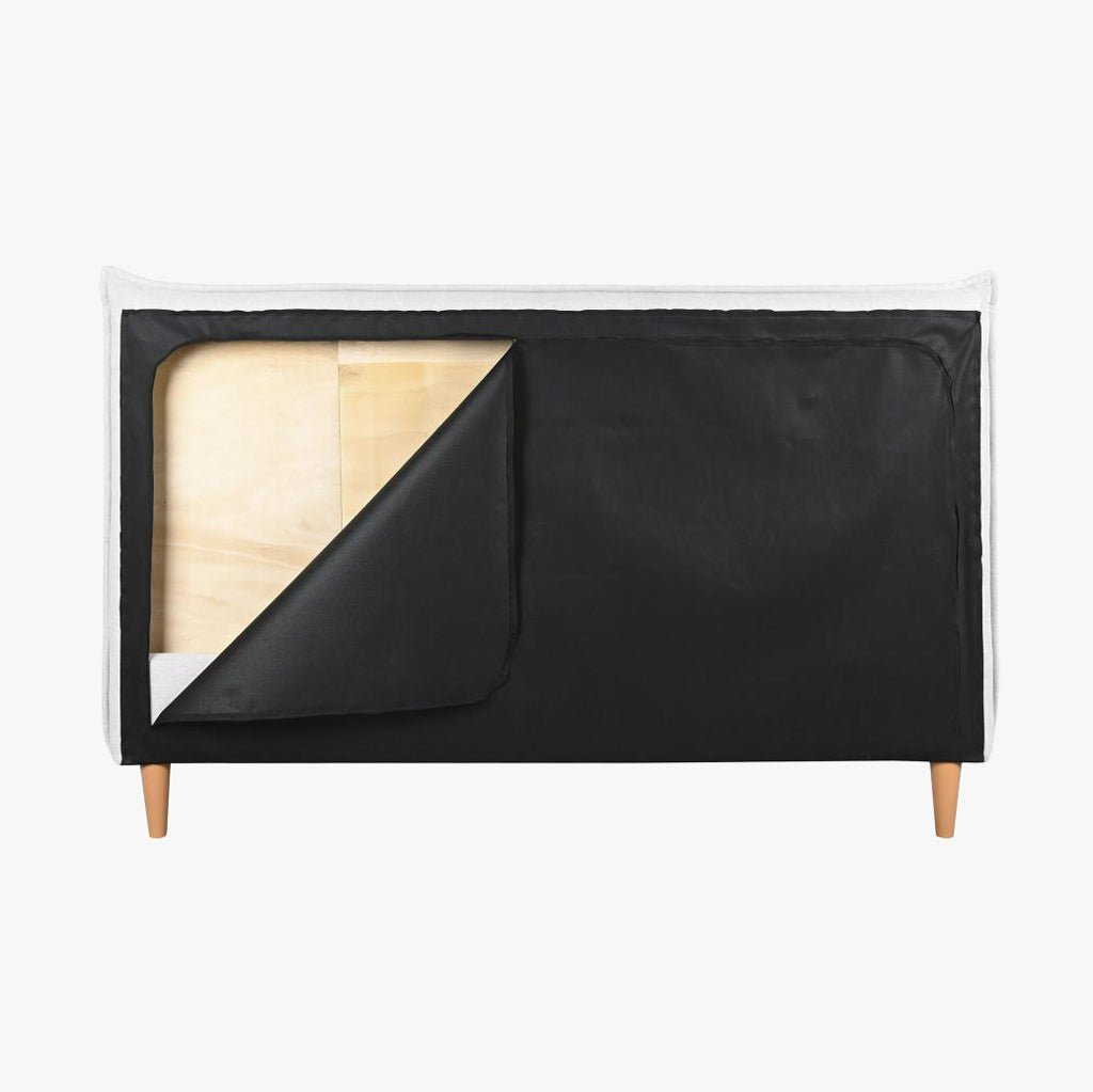 Cama Tecido com Cabeceira Reta e Pés de Madeira Cru SERENA - Gato Preto