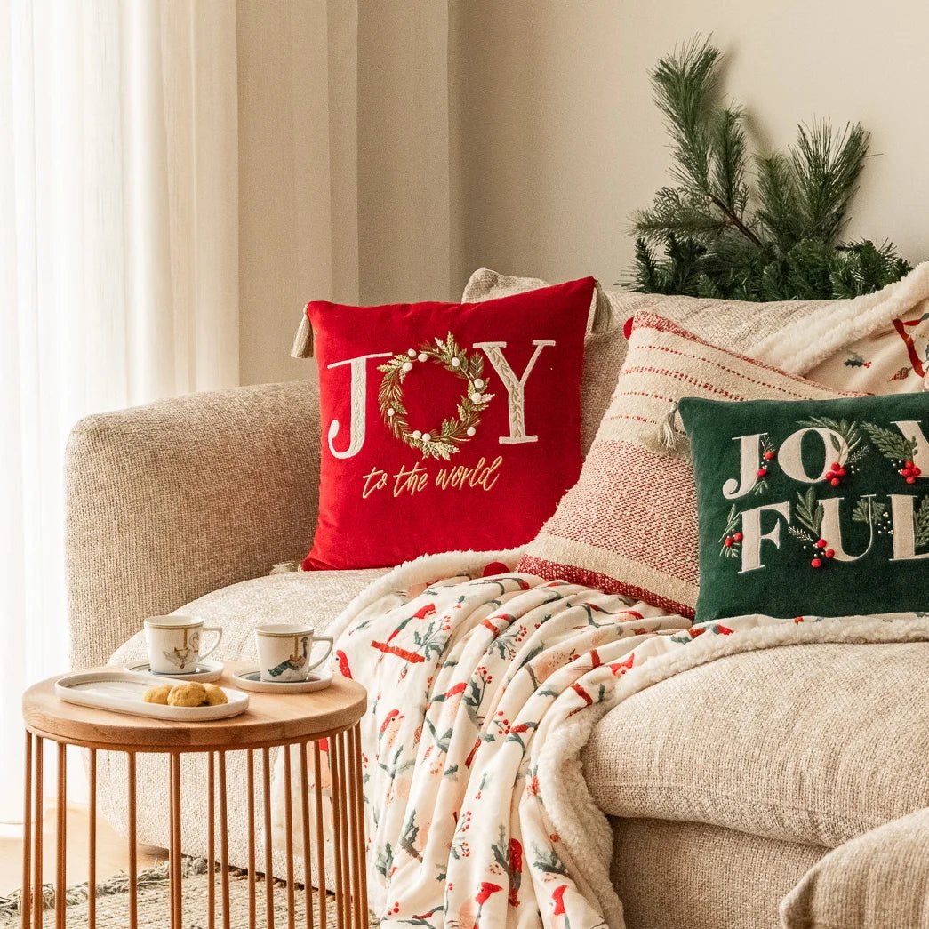Capa de Almofada de Veludo Joy To The World Vermelha COZY - Gato Preto
