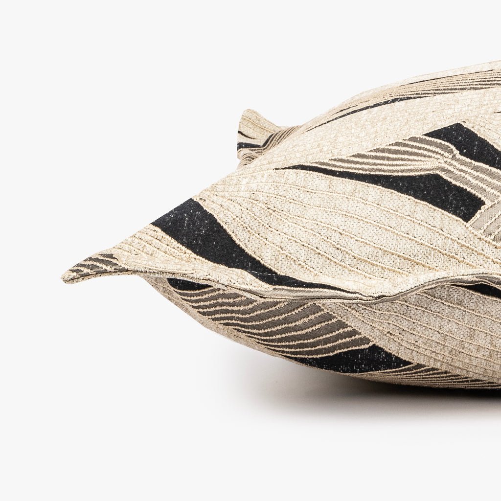 Capa de Almofada Folhas Preto ALBA - Gato Preto