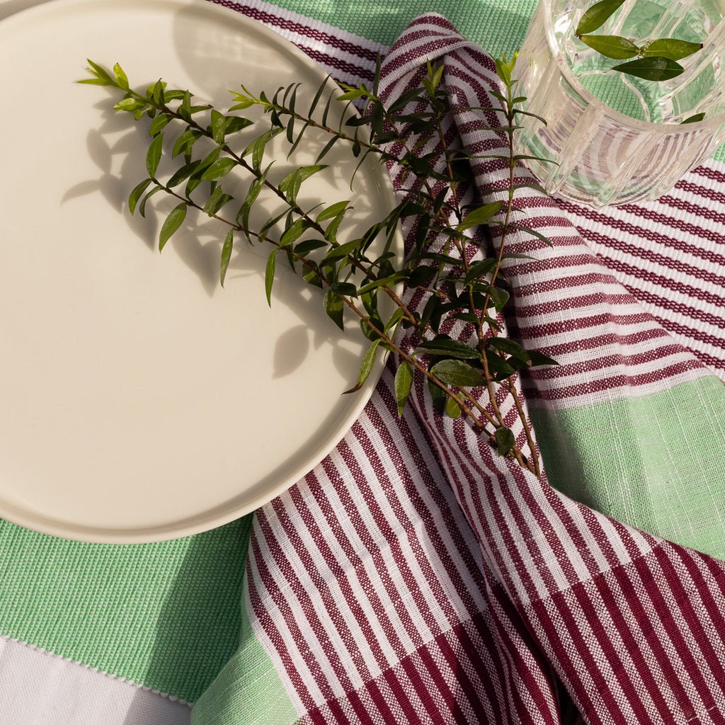 Conjunto de dois Guardanapos de Algodão Riscas Violeta e Verde 45x45 KERALA - Gato Preto