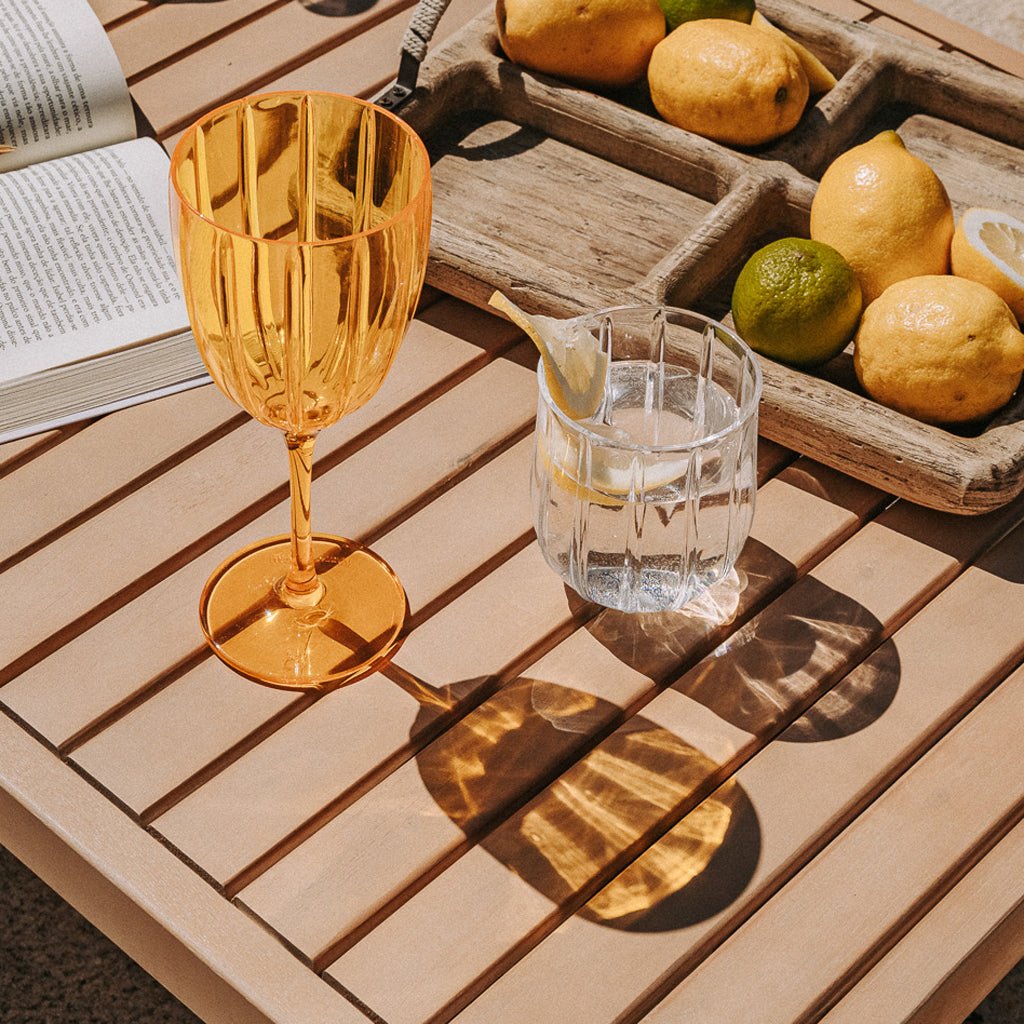 Copo de Acrílico com Pé Amarelo 410 ml VITORIA - Gato Preto