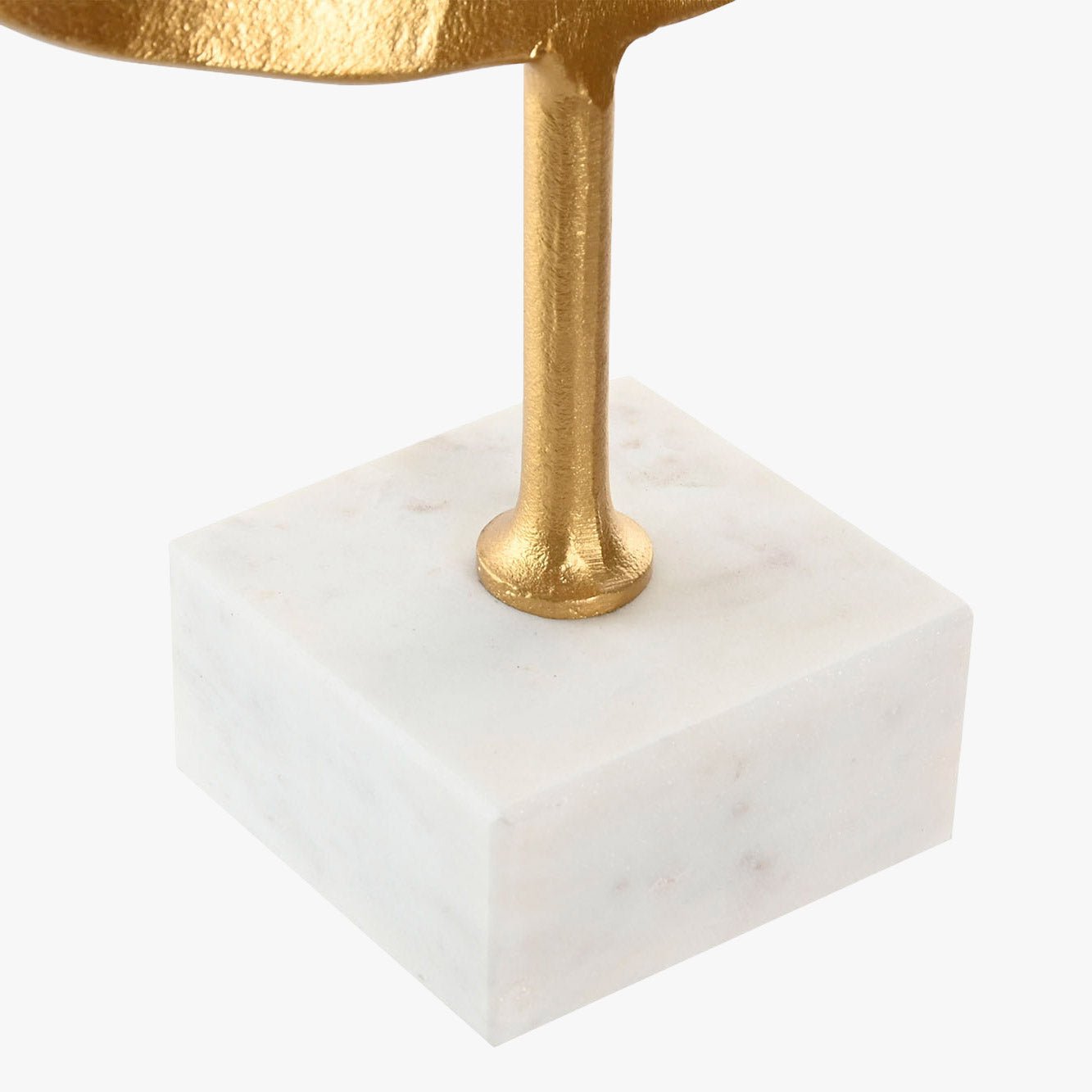 Decoração Folha Dourada em Alumínio com Base Mármore GOLD FLORA — Gato Preto