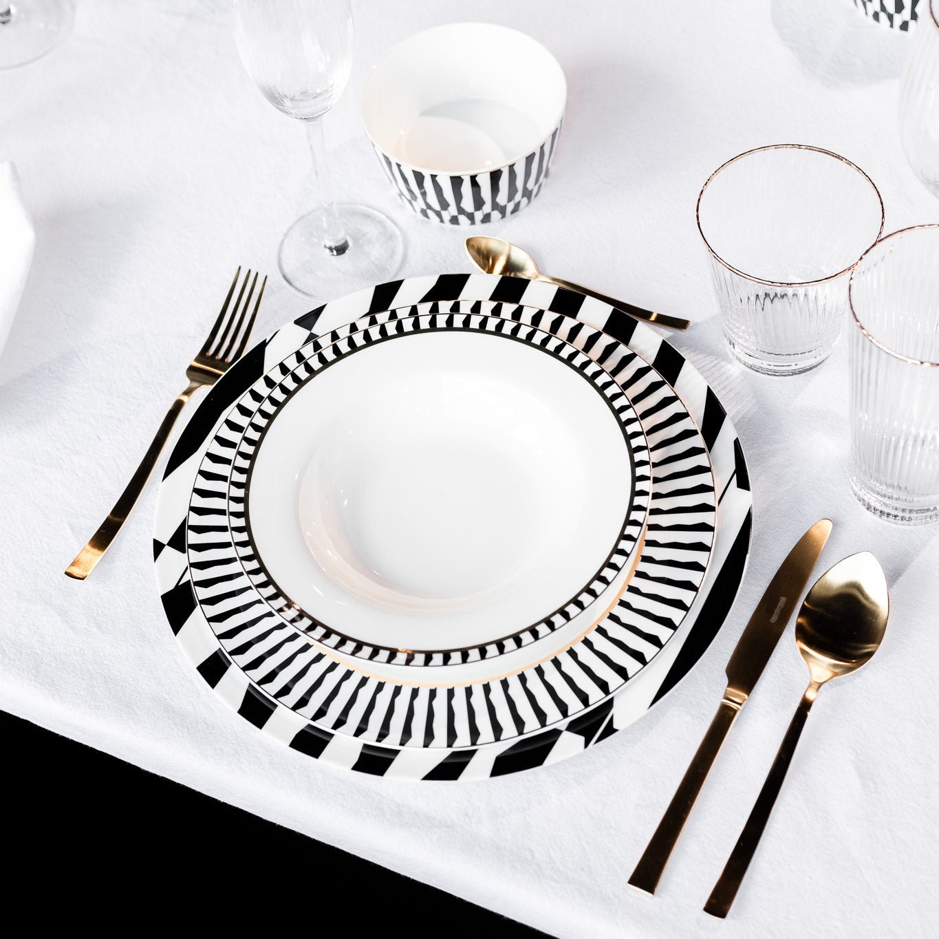 Faqueiro de 36 Peças Dourado HOTEL - Gato Preto