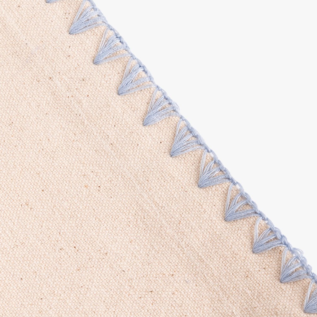 Individual de Algodão Bege com Bordado Azul PORTOBELLO - Gato Preto