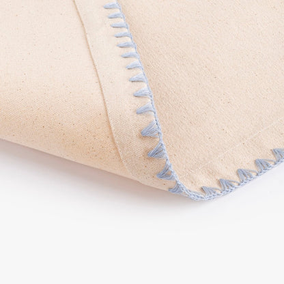 Individual de Algodão Bege com Bordado Azul PORTOBELLO - Gato Preto