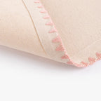 Individual de Algodão Bege com Bordado Rosa PORTOBELLO - Gato Preto