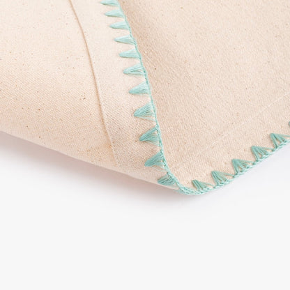 Individual de Algodão Bege com Bordado Verde PORTOBELLO - Gato Preto