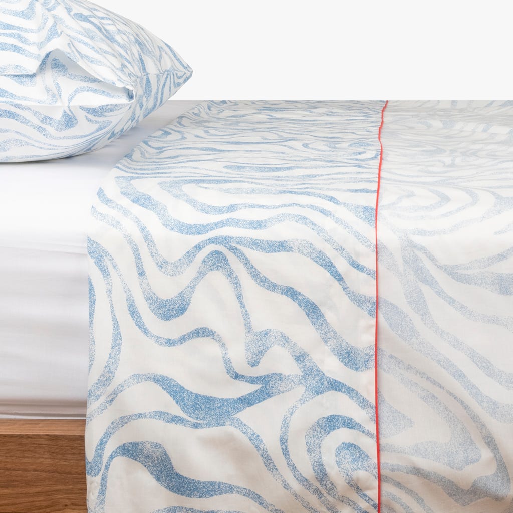 Lençol de Cima Branco com Curvas Azuis 240x280 LÍRIO - Gato Preto