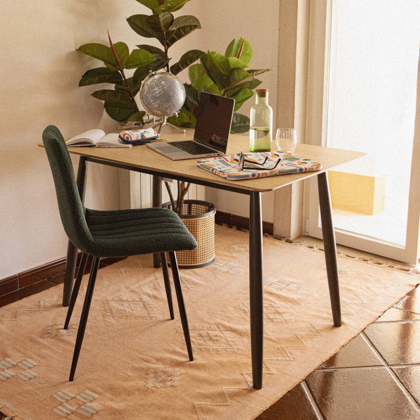 Mesa de Refeição Natural e Preto GOMBAK - Gato Preto
