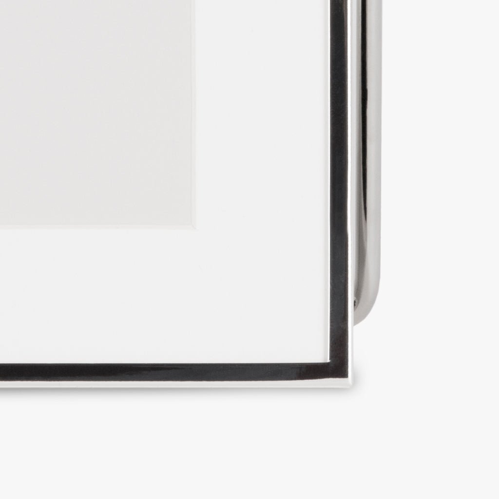 Moldura com Pé Prateada 15x20 SHINY & BRUSHED - Gato Preto