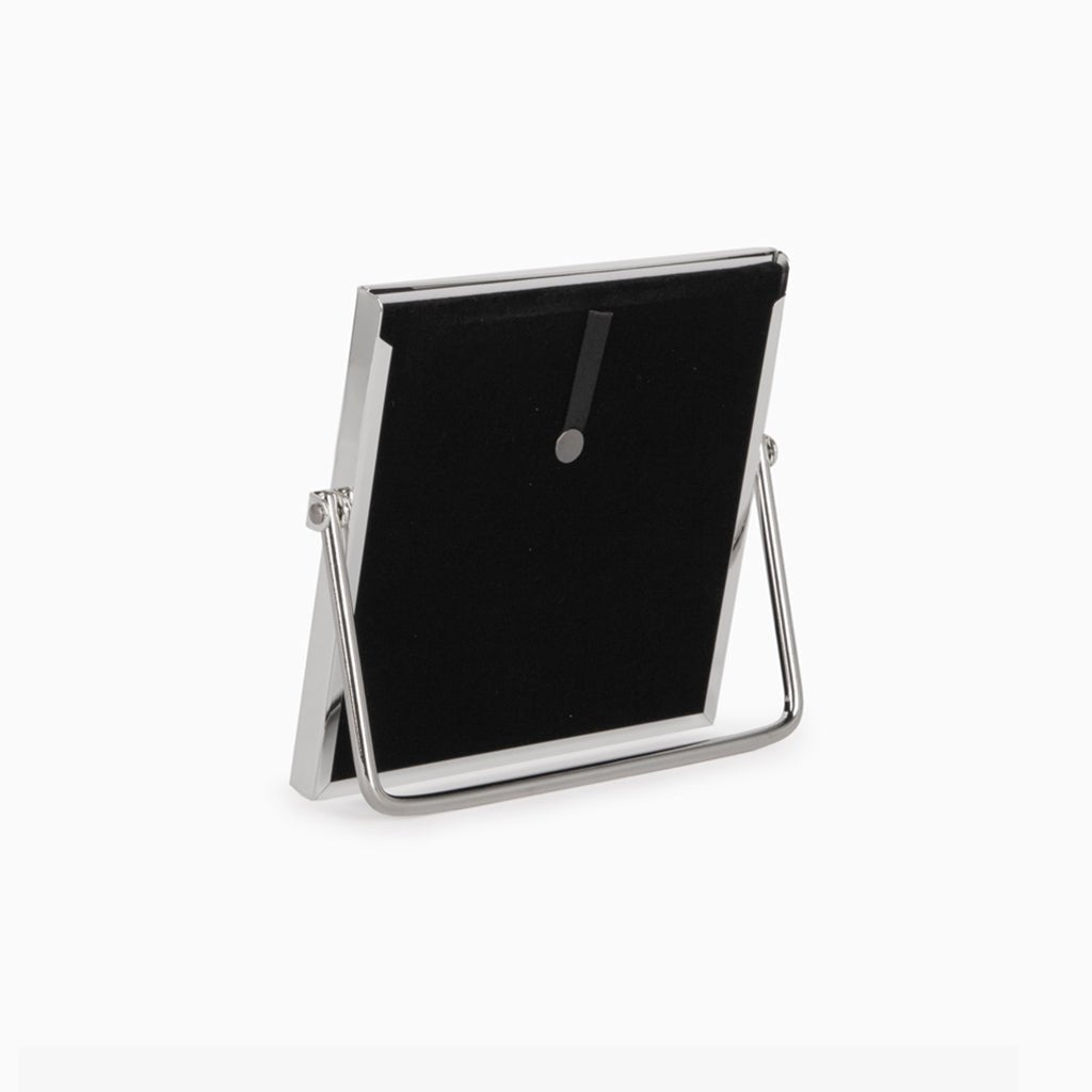 Moldura com Pé Prateada 8x8 SHINY & BRUSHED - Gato Preto