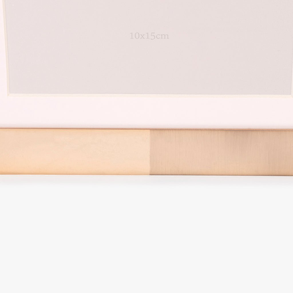 Moldura Tons Dourado 10x15 SHINY & BRUSHED - Gato Preto