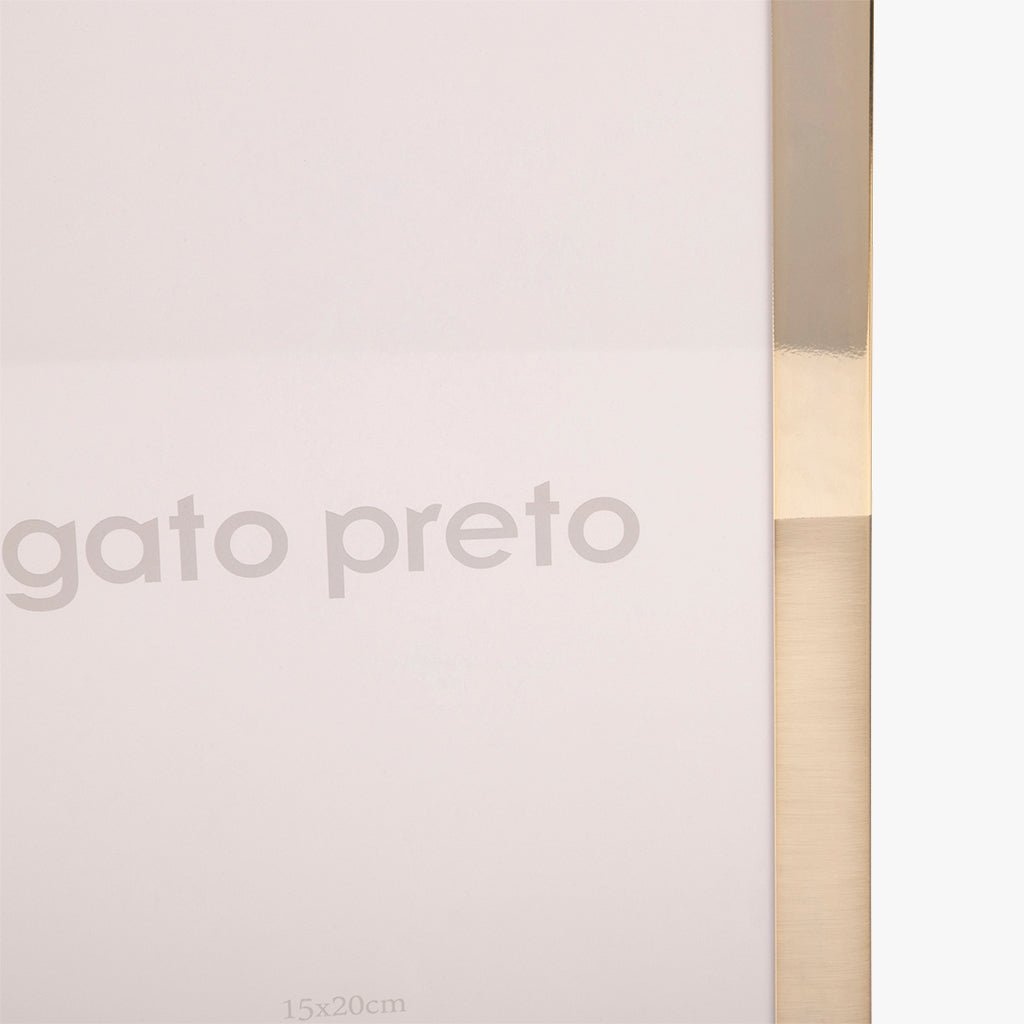 Moldura Tons Dourado 15x20 SHINY & BRUSHED - Gato Preto