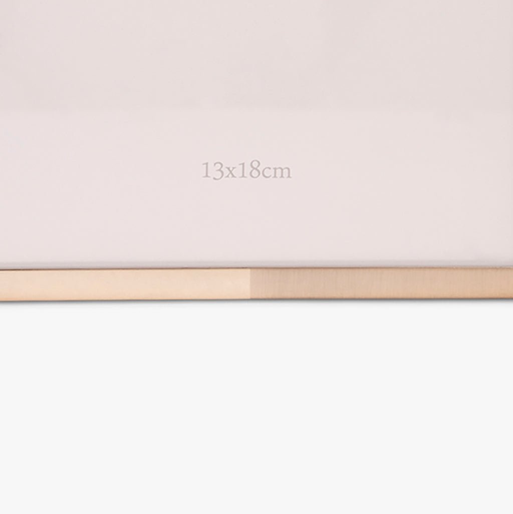 Moldura Tons Dourado com Pé 13x18 SHINY & BRUSHED - Gato Preto