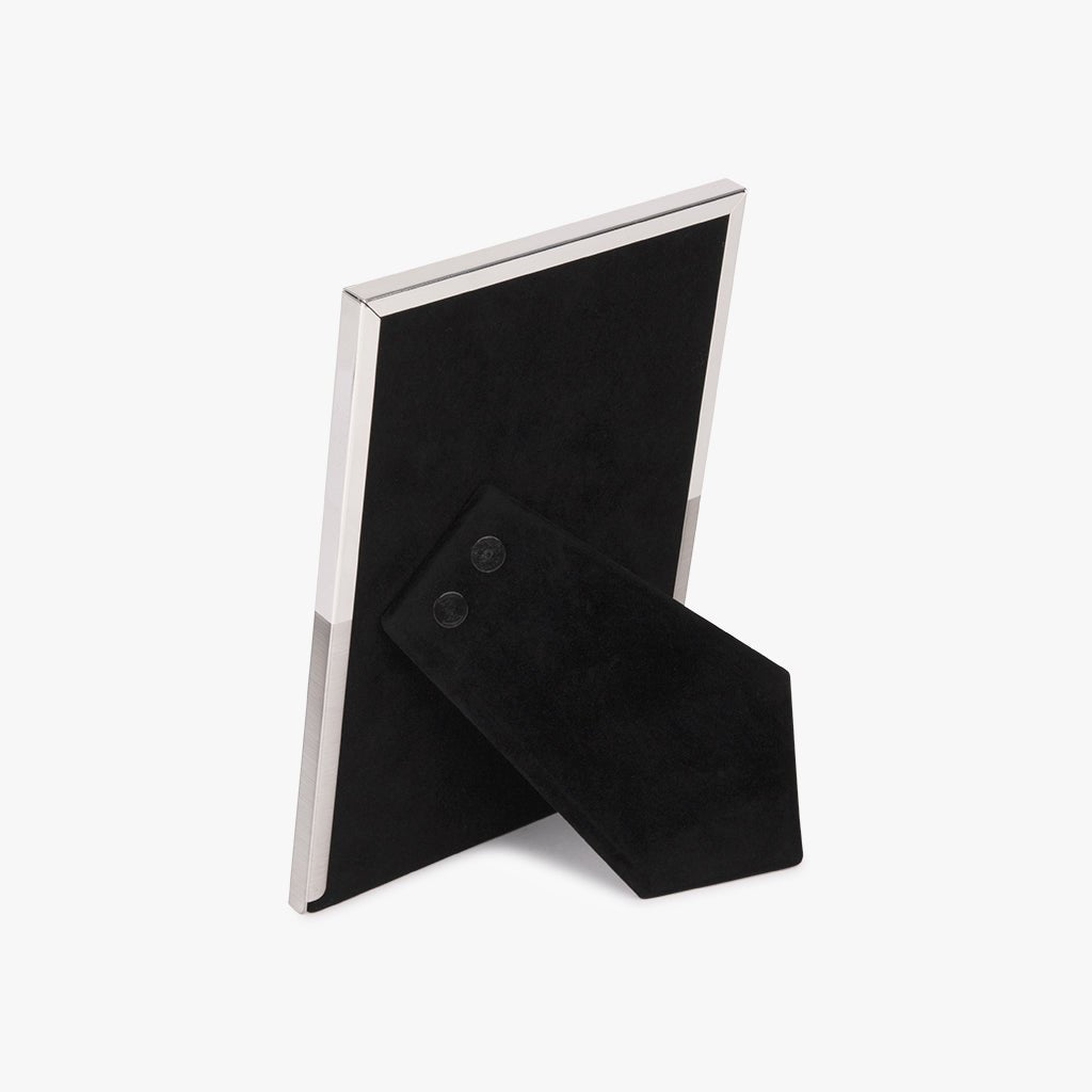 Moldura Tons Prateado 10x15 SHINY & BRUSHED - Gato Preto