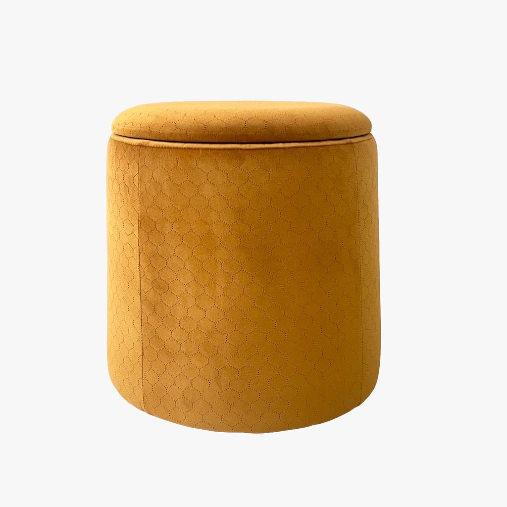 Pouf Mostarda de Veludo com padrão e arrumação LUCENA - Gato Preto