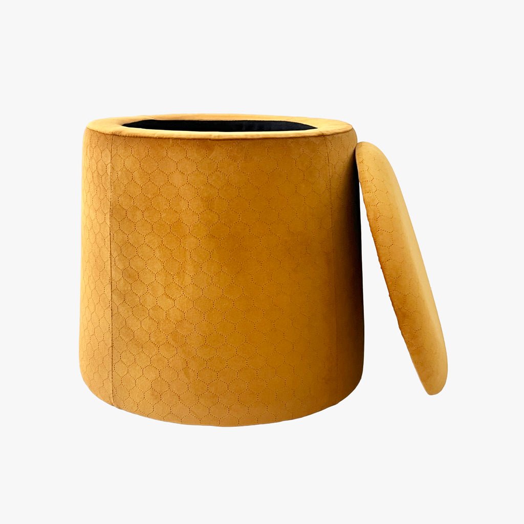 Pouf Mostarda de Veludo com padrão e arrumação LUCENA - Gato Preto