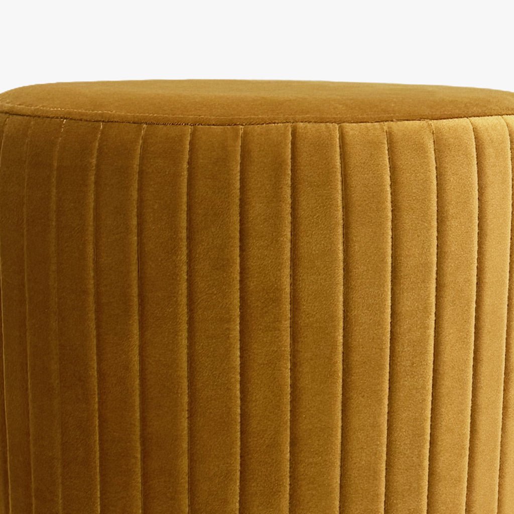 Pouf Mostarda de Veludo com riscas em dourado ANDRIA - Gato Preto