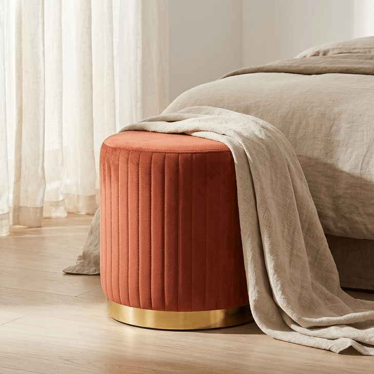 Pouf Tijolo de Veludo com riscas em dourado ANDRIA - Gato Preto