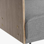 Sofá Cama Cinza com Estrutura em Madeira e Sistema Click - Clack MOVE - Gato Preto