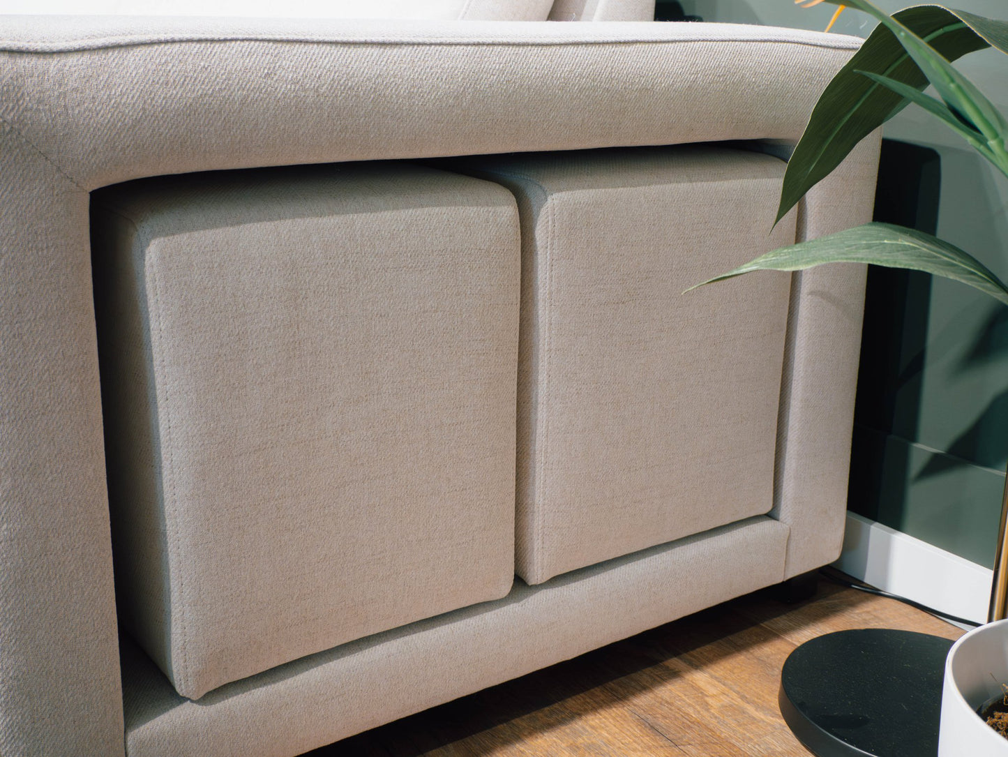 Sofá cama com 2 pufes bege AVERY - Gato Preto