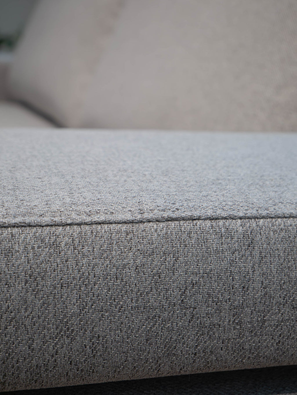 Sofá cama com 2 pufes cinza AVERY - Gato Preto