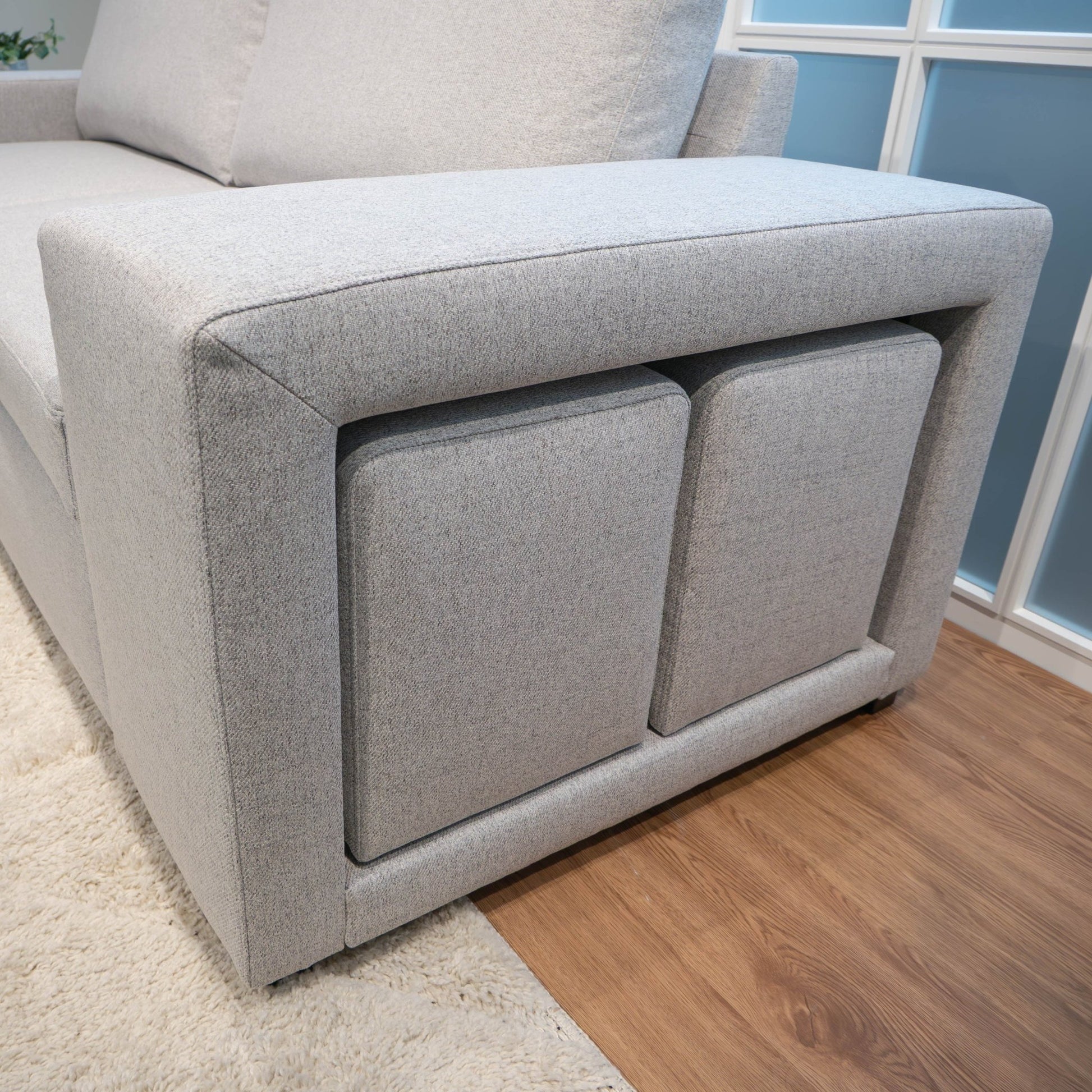 Sofá cama com 2 pufes cinza AVERY - Gato Preto