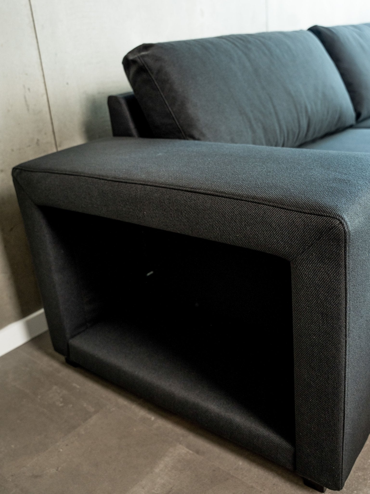 Sofá cama com 2 pufes preto AVERY - Gato Preto