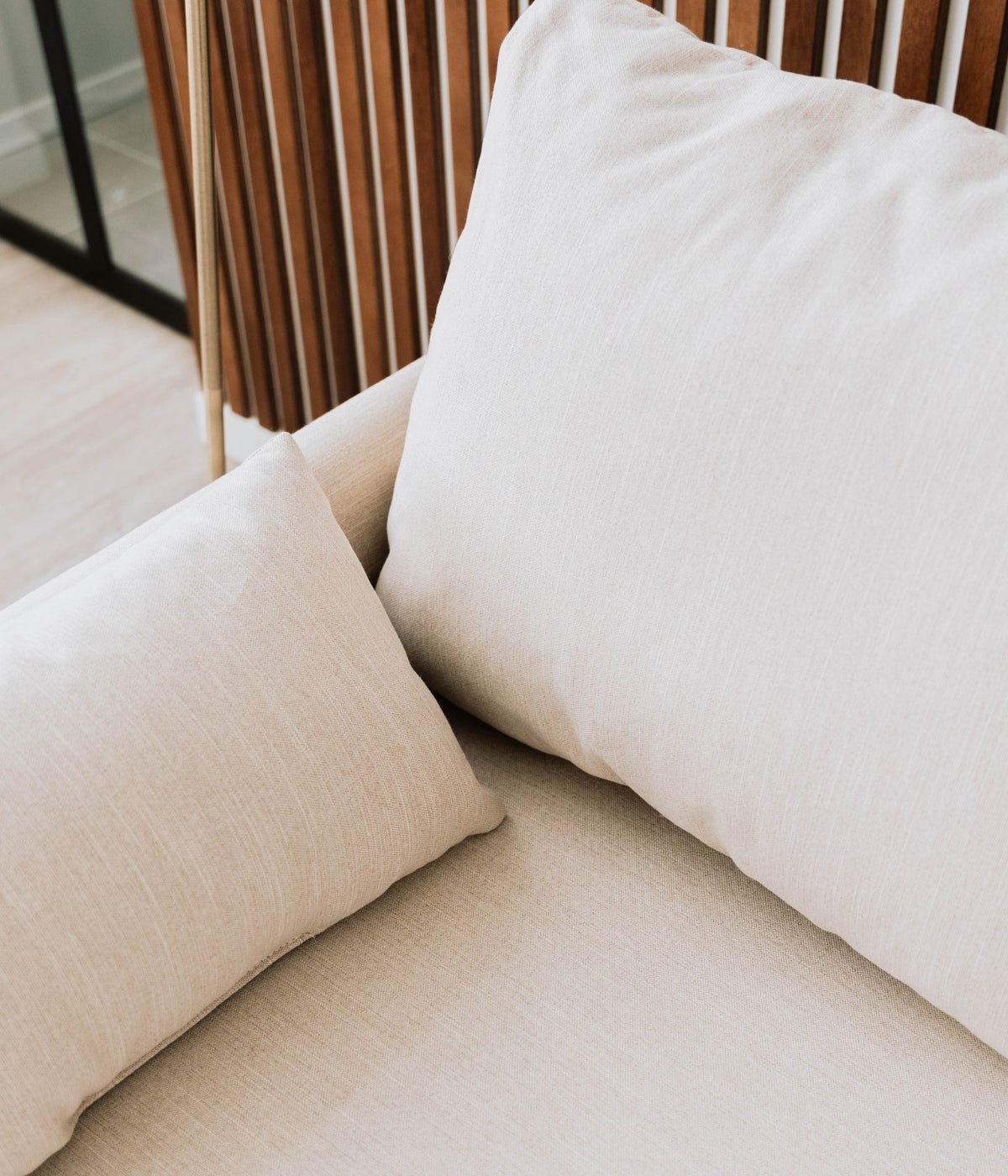 Sofá cama com chaise longue e arrumação bege ORLANDO - Gato Preto