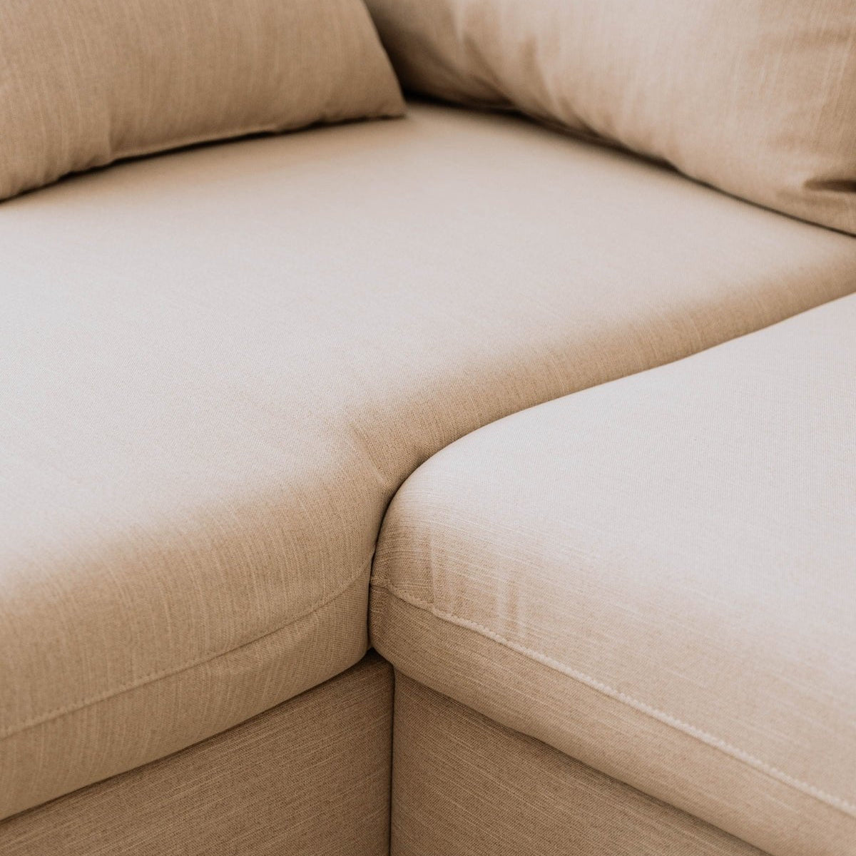 Sofá cama com chaise longue e arrumação bege ORLANDO - Gato Preto