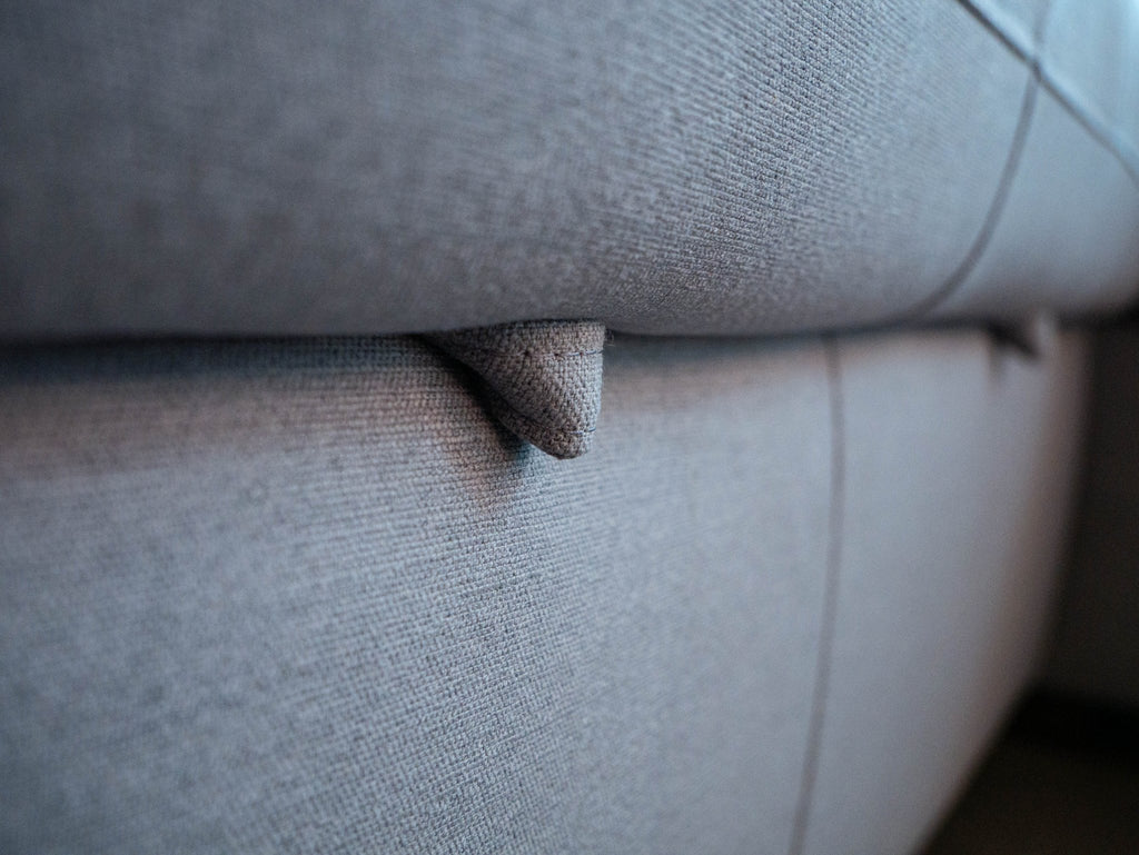 Sofá cama com chaise longue e arrumação bege ORLANDO - Gato Preto