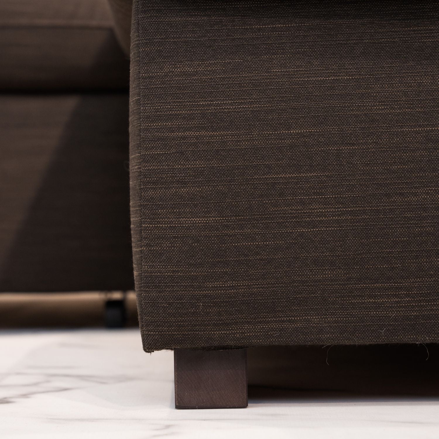 Sofá cama com chaise longue e arrumação castanho ORLANDO - Gato Preto