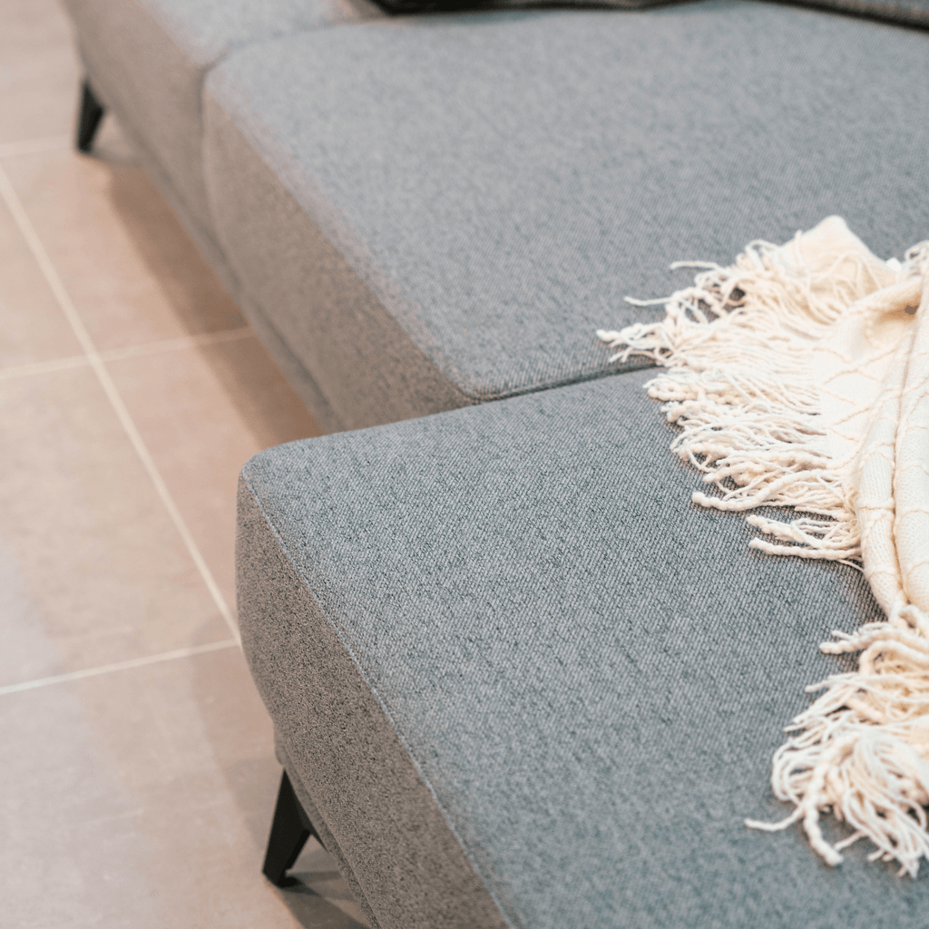 Sofá cama com chaise longue reversível cinza escuro TOBY - Gato Preto