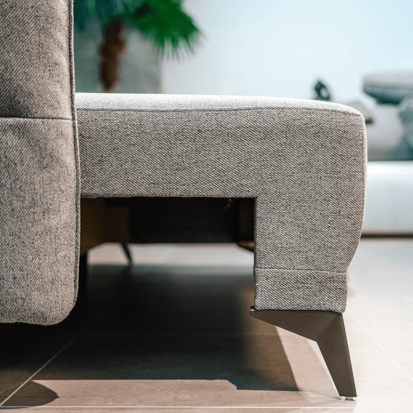 Sofá cama com chaise longue reversível cinza escuro TOBY - Gato Preto