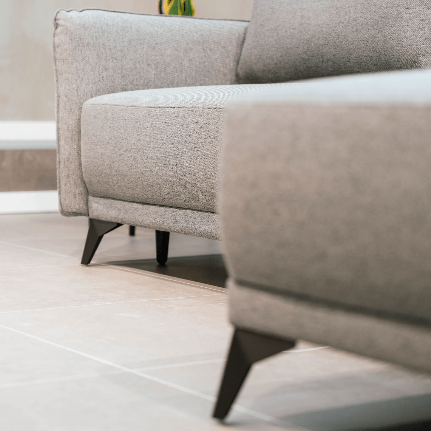 Sofá cama com chaise longue reversível cinza TOBY - Gato Preto