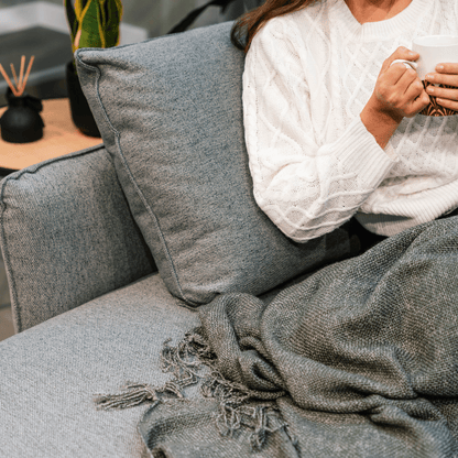 Sofá cama com chaise longue reversível cinza TOBY - Gato Preto