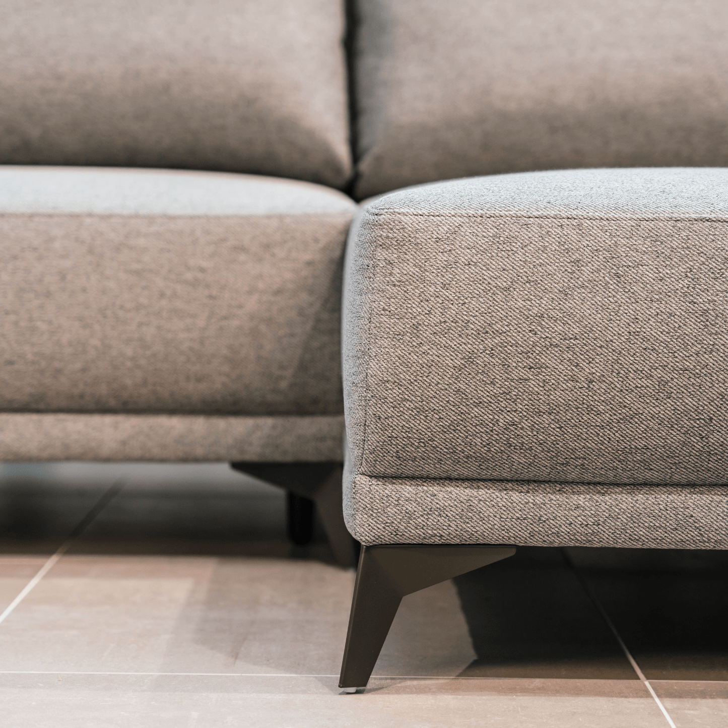 Sofá cama com chaise longue reversível cinza TOBY - Gato Preto