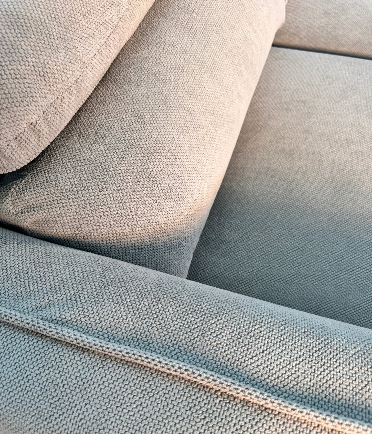 Sofá cama com chaise longue reversível e cabeceiras ajustáveis cinza MORGAN - Gato Preto