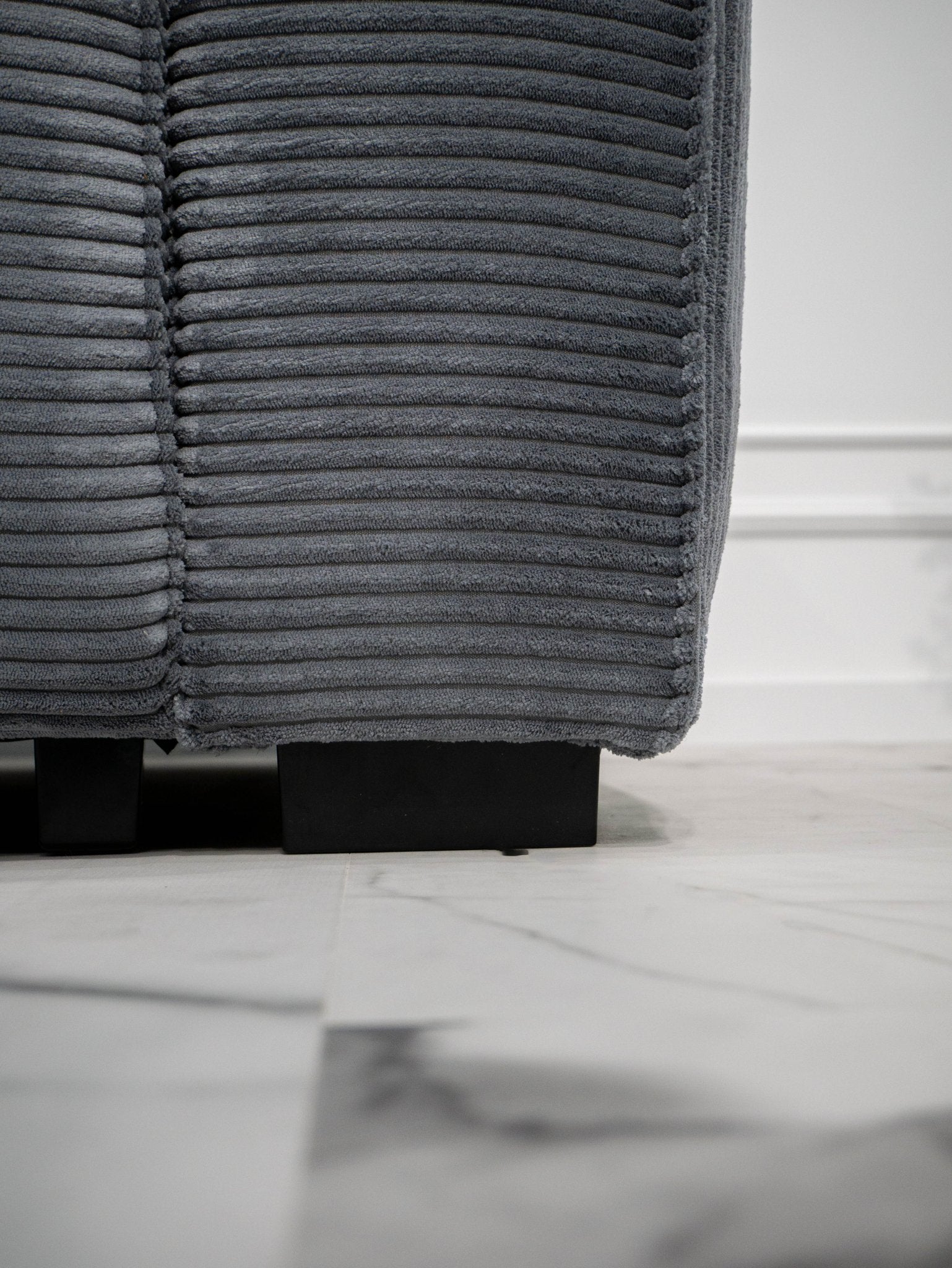 Sofá cama com chaise longue reversível LAUREN - Gato Preto